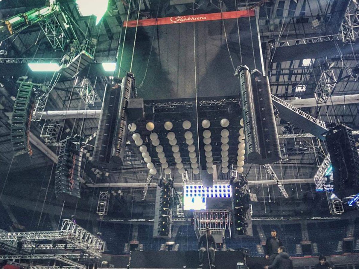 活动莉亚阿带领头部灯光 -